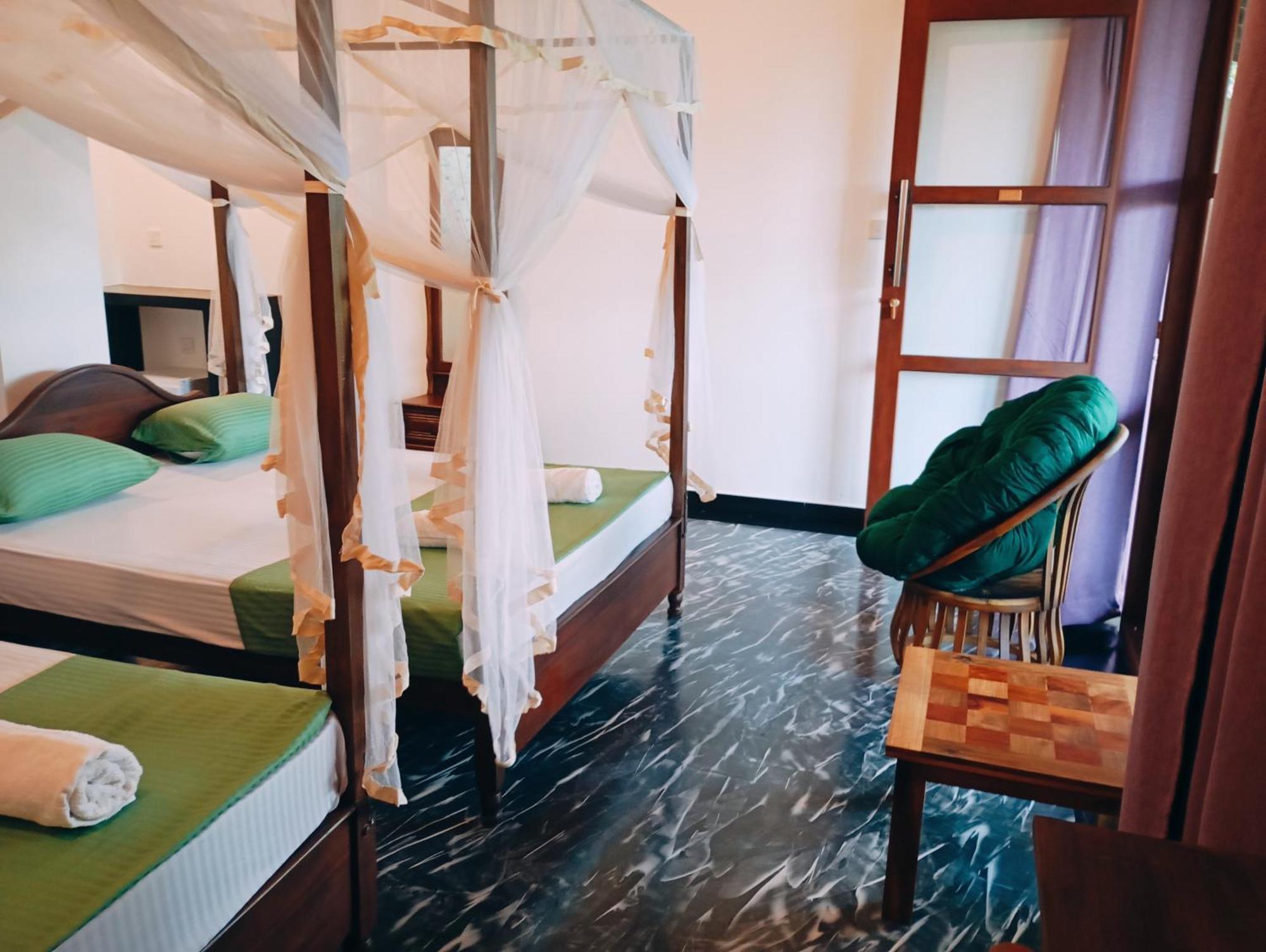 Hot Tuna Surfers Rest 3* Midigama East